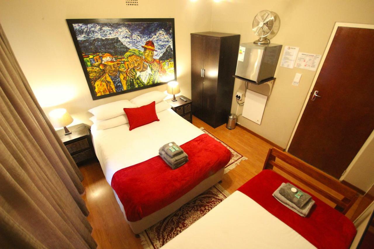 Saltycrax Backpackers And Surf Hostel By Curiocity Bloubergstrand Esterno foto