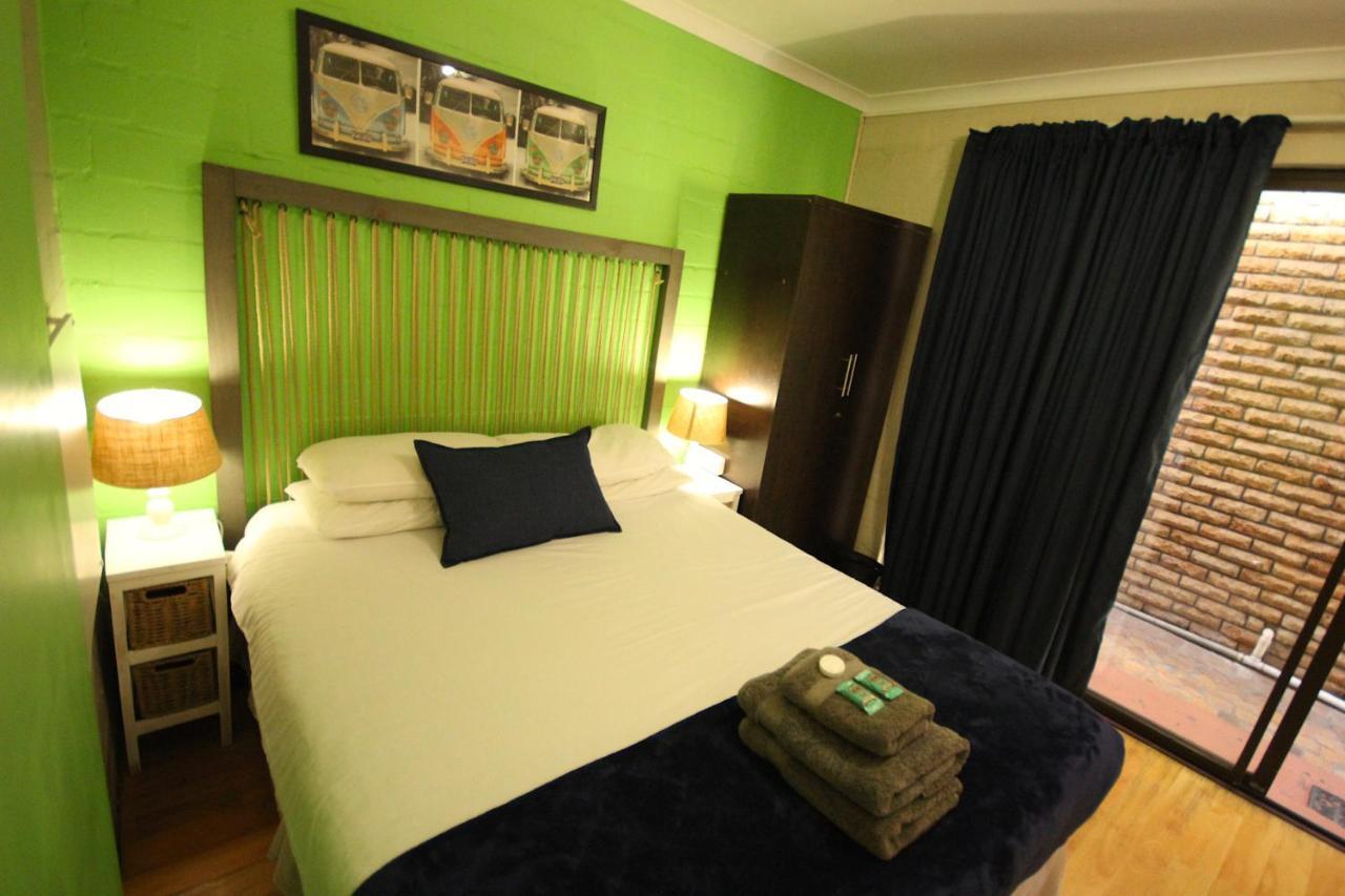 Saltycrax Backpackers And Surf Hostel By Curiocity Bloubergstrand Esterno foto
