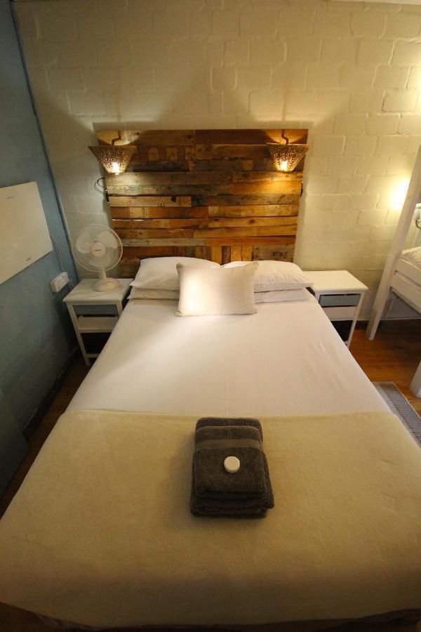 Saltycrax Backpackers And Surf Hostel By Curiocity Bloubergstrand Esterno foto