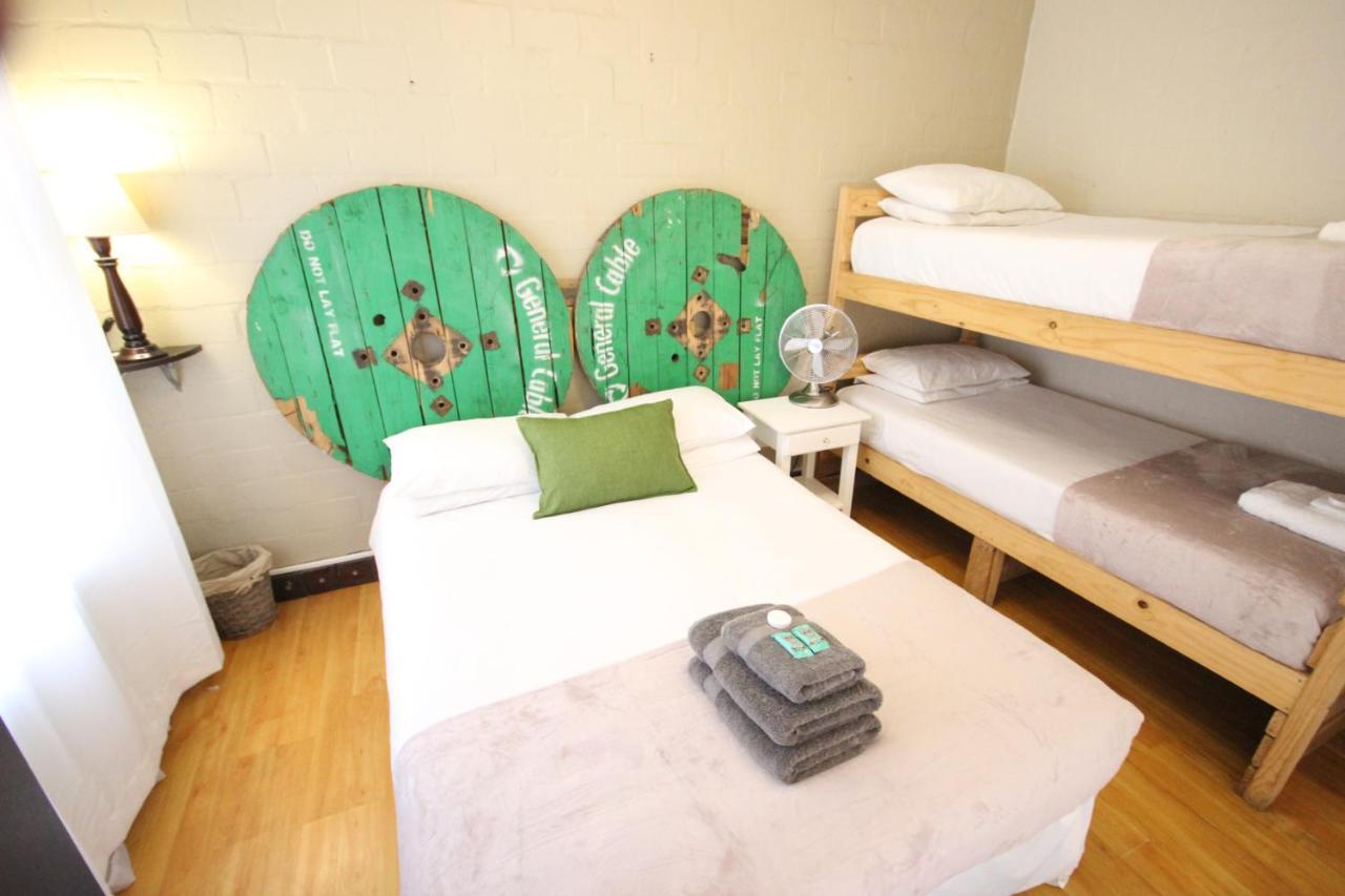 Saltycrax Backpackers And Surf Hostel By Curiocity Bloubergstrand Esterno foto