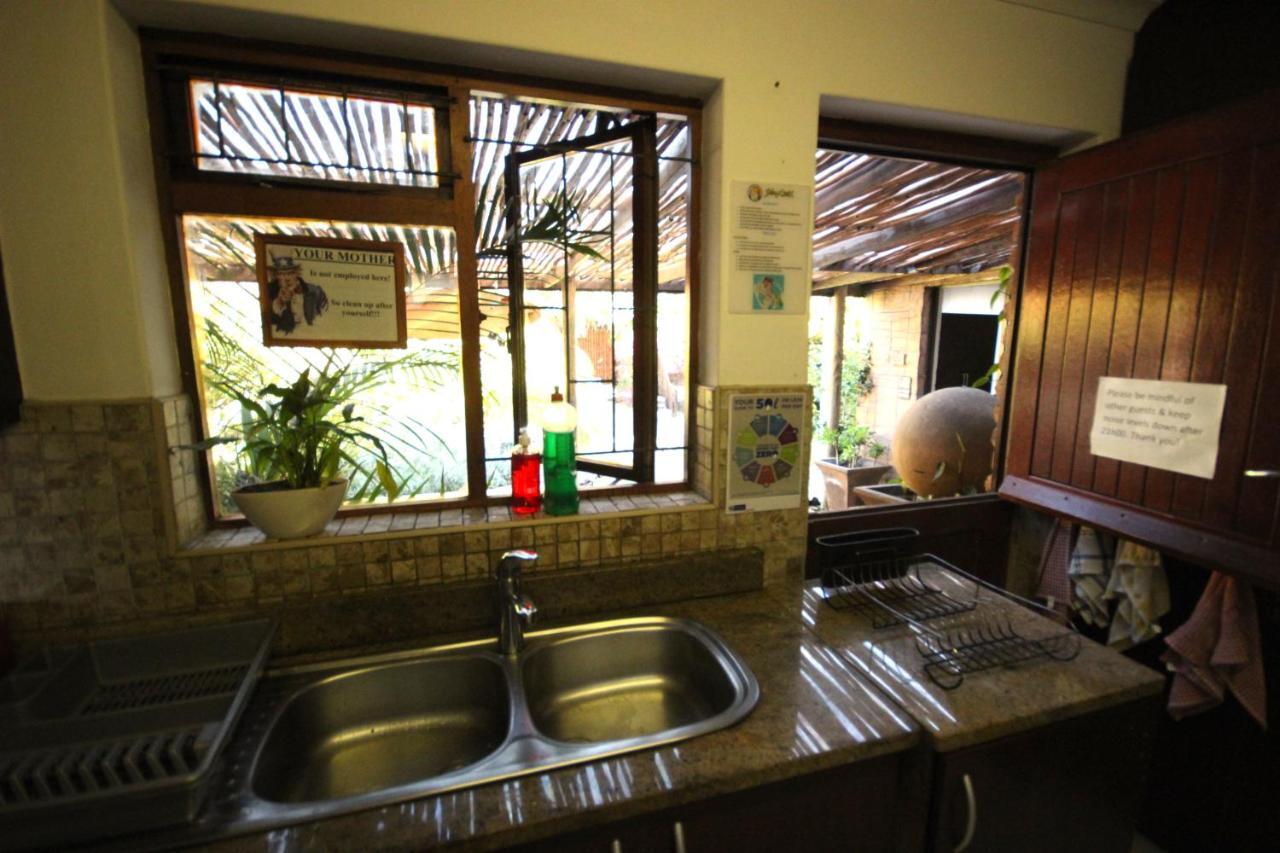 Saltycrax Backpackers And Surf Hostel By Curiocity Bloubergstrand Esterno foto